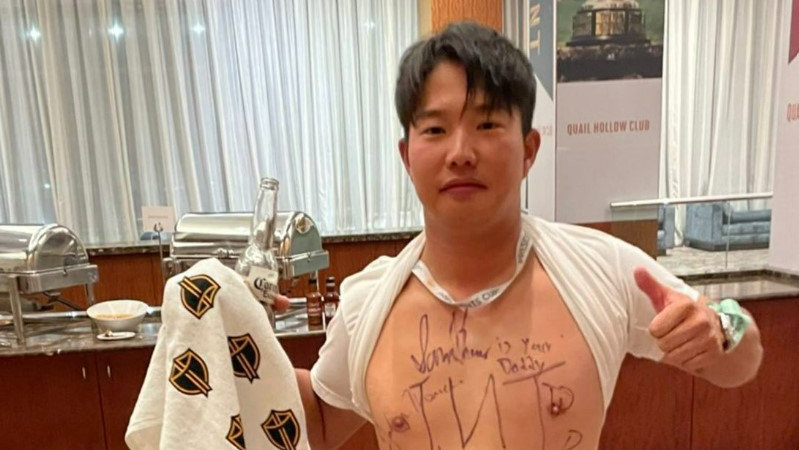 Hideki Matsuyama's caddie has body signed by US Presidents Cup caddies